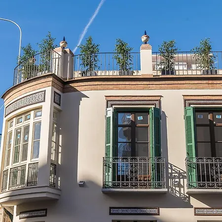 Homeclub Elegant 1br With Rooftop Near Thyssen & Marmoles Iii Malaga