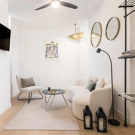 Homeclub Elegant 1br With Rooftop Near Thyssen & Marmoles Iii Apartment