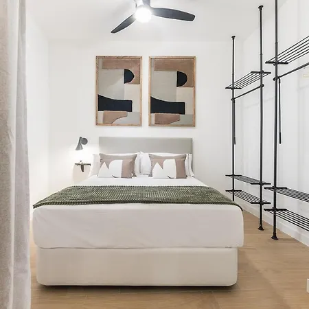 Apartment Homeclub Elegant 1br With Rooftop Near Thyssen & Marmoles Iii Malaga