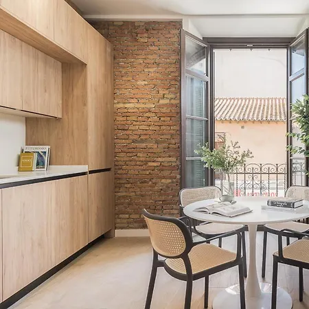 Homeclub Elegant 1br With Rooftop Near Thyssen & Marmoles Iii *