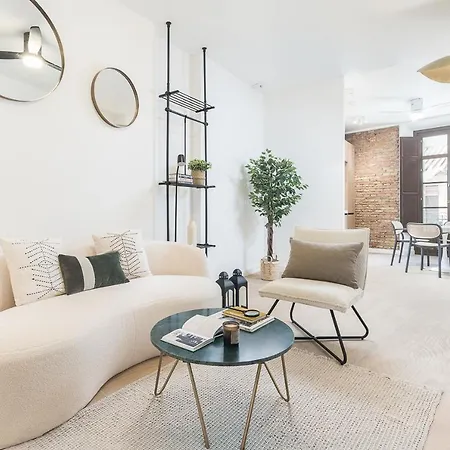 Homeclub Elegant 1br With Rooftop Near Thyssen & Marmoles Iii Apartment Malaga