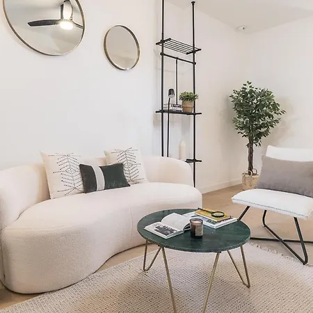 Homeclub Elegant 1br With Rooftop Near Thyssen & Marmoles Iii *