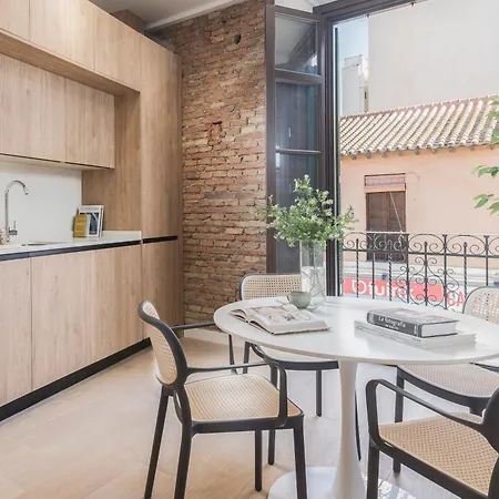 Homeclub Elegant 1br With Rooftop Near Thyssen & Marmoles Iii Apartment
