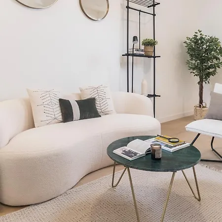 Homeclub Elegant 1br With Rooftop Near Thyssen & Marmoles Iii Apartment