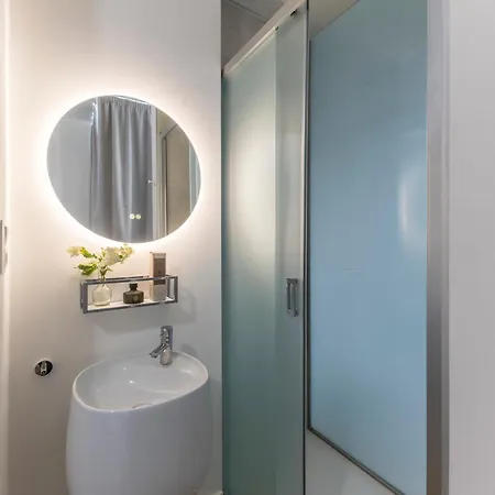 Homeclub Elegant 1br With Rooftop Near Thyssen & Marmoles Iii *